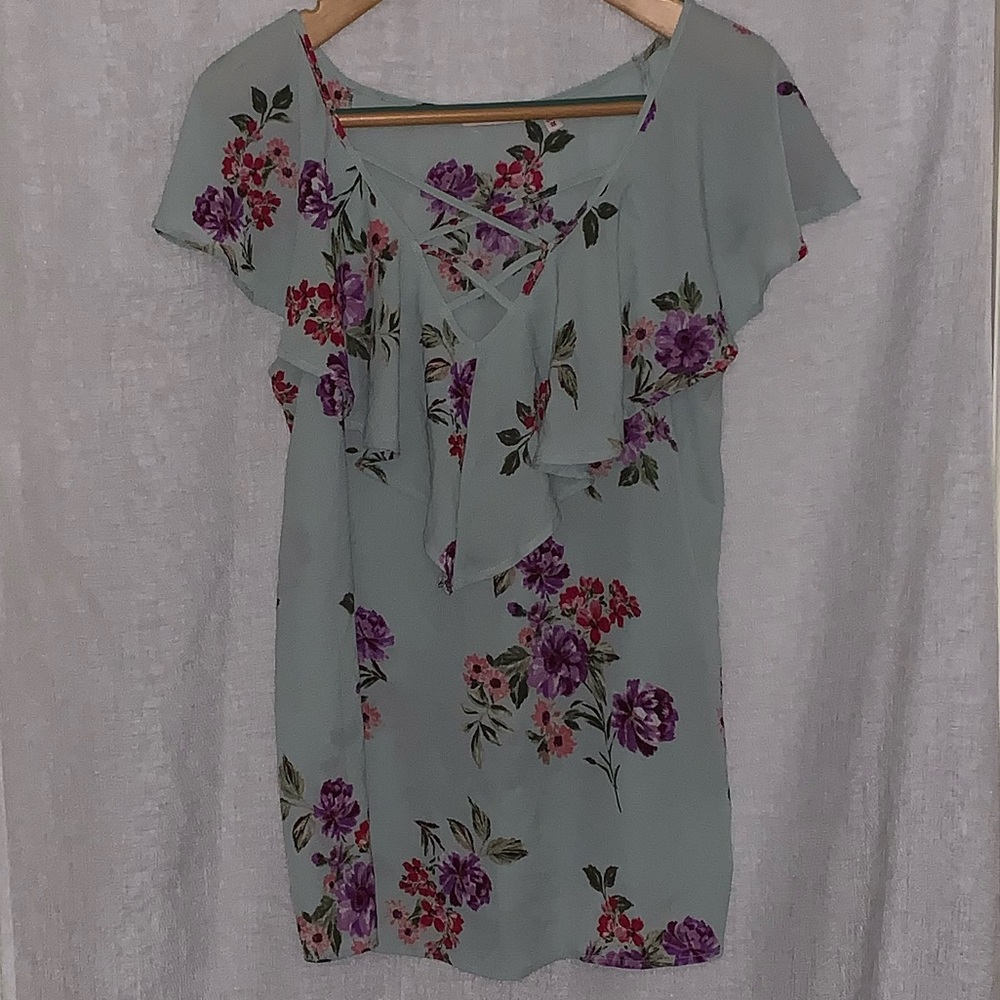 Tempted Los Angeles floral print top size 1x